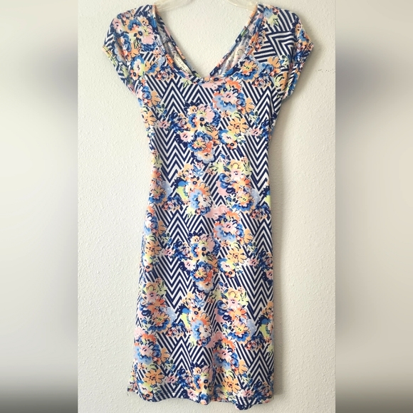 Dresses & Skirts - 🔥BNWT Junior's Floral Cut Out Open Back Mini Dress by Derek Size M